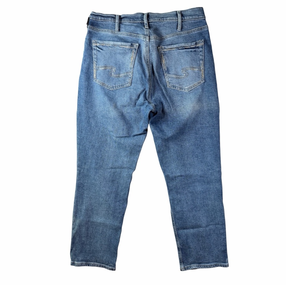 Silver Jeans Relaxed Fit in Classic Blue - Picture 3 of 8